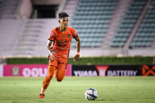 Два таиландских футболиста забили красивейший гол через себя