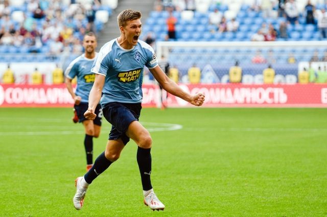 ФК Крылья Советов, Манчестер Юнайтед