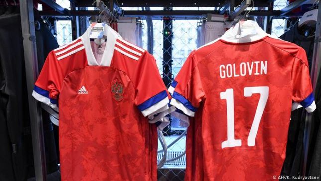 Adidas объяснил идею перевернутого флага на футболках сборной России
