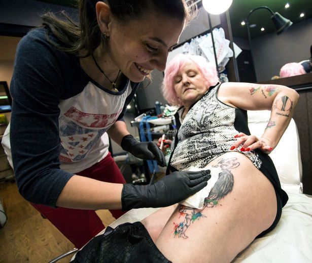 Как делают Татуировки девушкам
