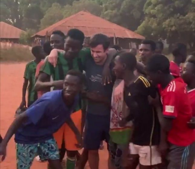 Сергей Семак уже развлекается с африканцами в Гвинее-Бисау