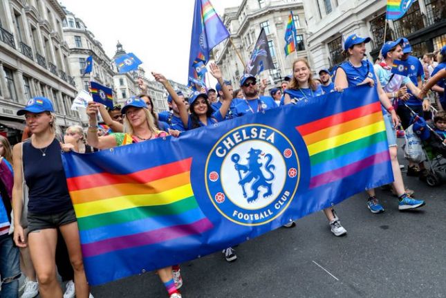 «Челси» применил строгие санкции к болельщикам за гомофобные песни в адрес «МЮ»