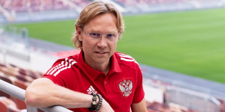 Карпин подтвердил, что он остается главным тренером сборной России