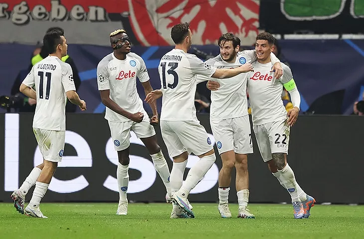 Наполи, Айнтрахт