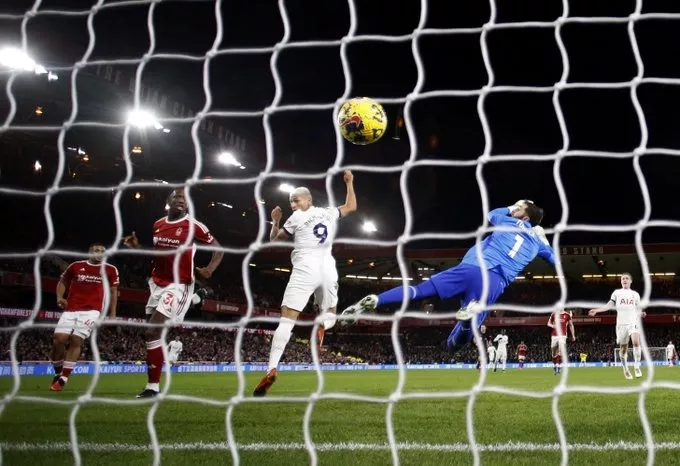 Ноттингем Форест, Тоттенхэм