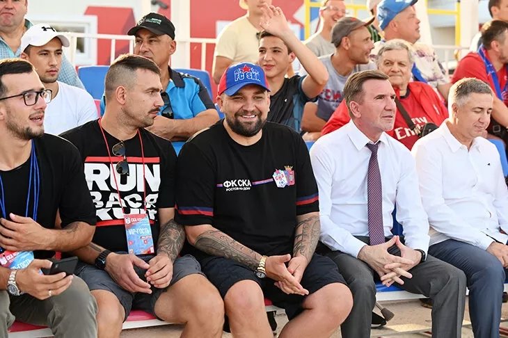 Джон траволта будь круче. Класс рука. Позитивный настрой. Довольный клиент. Джет ли неудержимые 4.