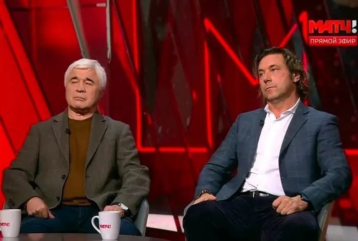 футбольный эксперт в студии