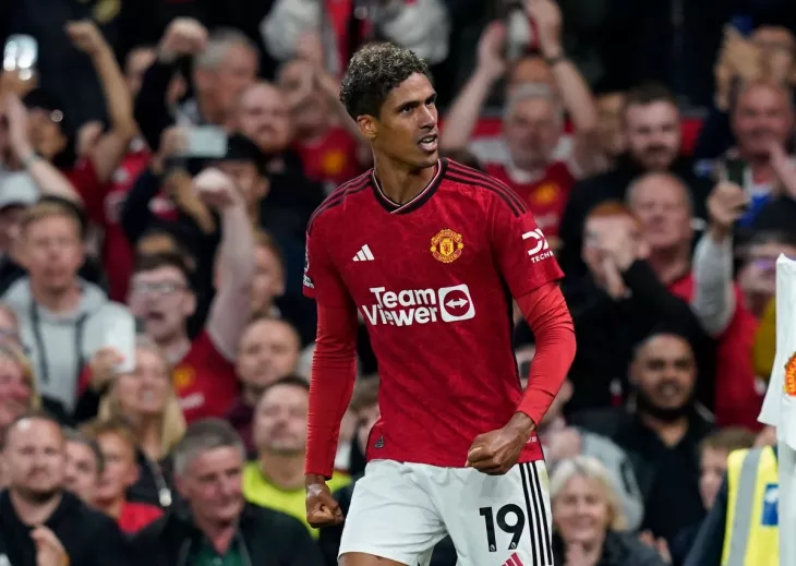 «Манчестер Юнайтед» не спешит продлевать контракт с Вараном