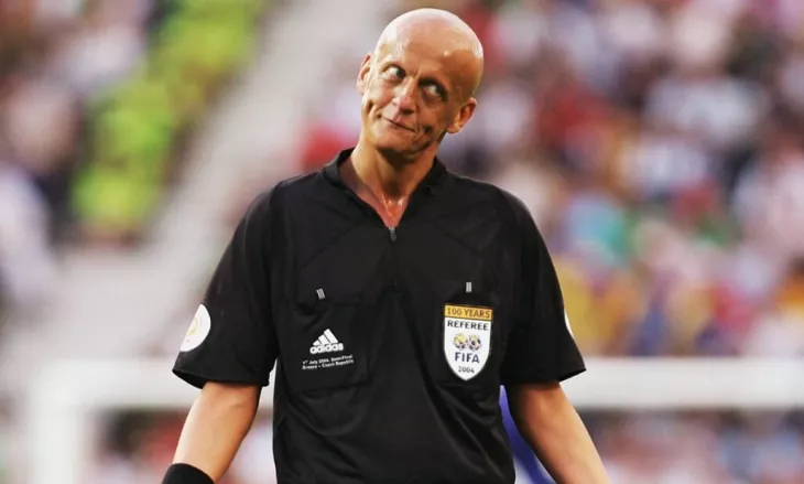 Футбольный судья обнаружил фекалии в своей обуви и сбежал с матча