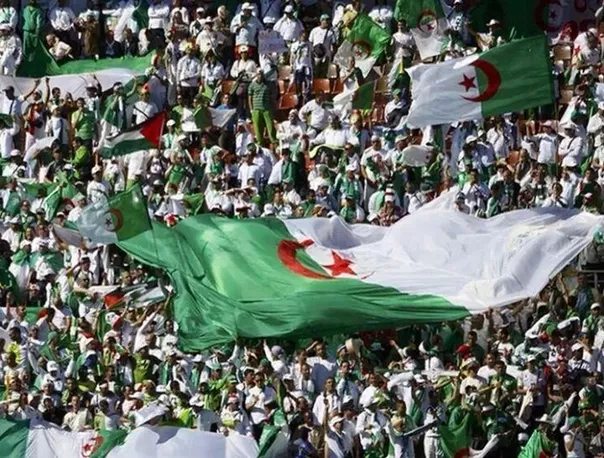 В Алжире погиб фанат и еще несколько болельщиков пострадали после падения с яруса стадиона