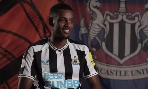 Ньюкасл, Эдди Хау