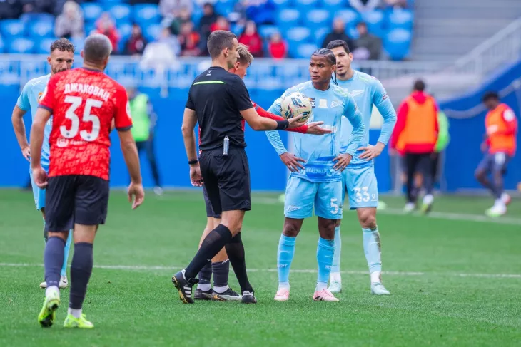 ФК Зенит, ФК Акрон