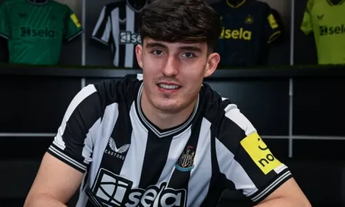 Ньюкасл, Манчестер Юнайтед