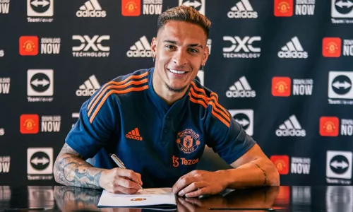 Манчестер Юнайтед, Антони Сантос