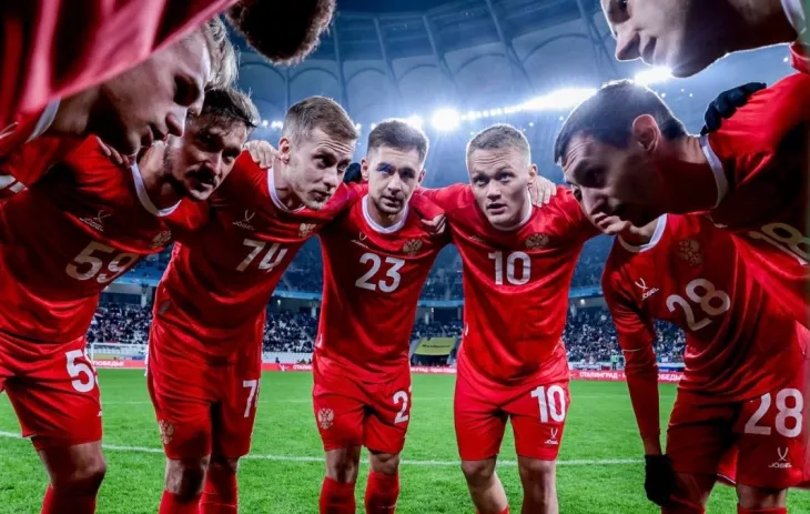 Сборная России потеряла три позиции в рейтинге ФИФА