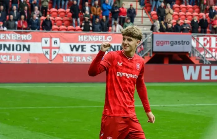 «Барселона» и еще шесть топ-клубов Европы ведут борьбу за Рууда Нистада