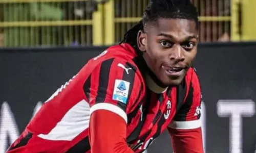 Милан, Рафаэл Леау