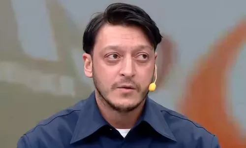 Месут Озил